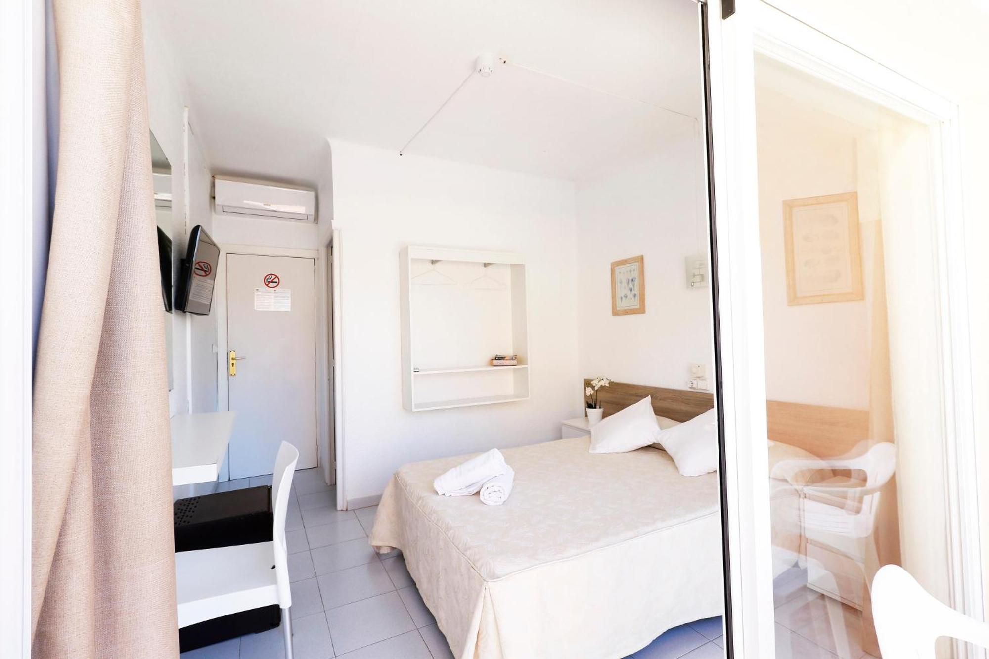 Hsr Gil (Adults Only) Vandrarhem Palmanova Exteriör bild