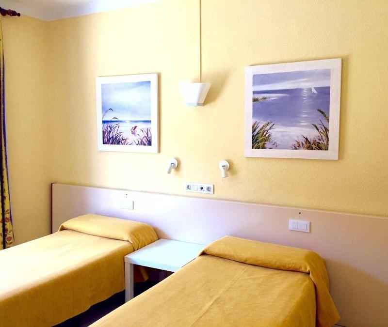 Hsr Gil (Adults Only) Vandrarhem Palmanova Exteriör bild
